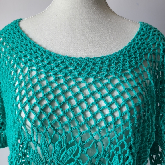 Vintage green crochet scoop-neck short sleeve blouse (PTP 22") - Picture 3 of 7